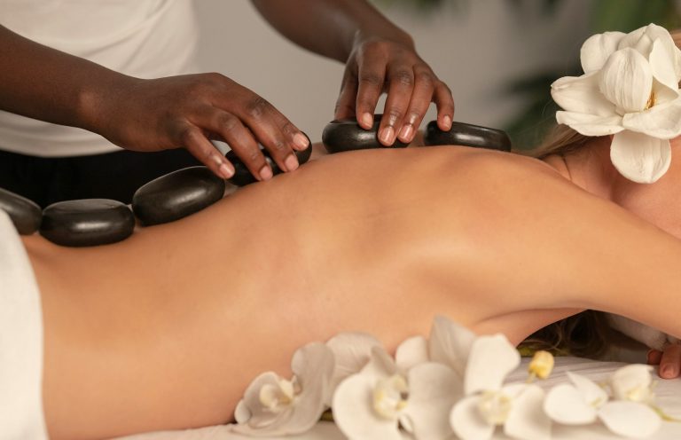 Hot-Stone-Massage bei Relax & More in Unterhaching